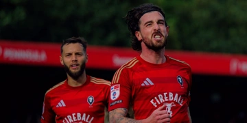 League Two: Με επιθετική φιλοσοφία Σάλφορντ και Γκρίμσμπι
