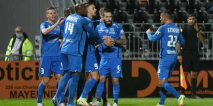 Κρατιέται γερά στην κορυφή η Μπουργκ Περονά