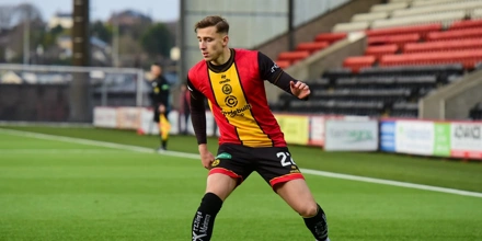 Πέφτουν οι αποδόσεις στη Σκωτία charlie-sayers-partick-thistle.jpg