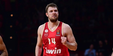 olympiacos-vezenkov.jpg