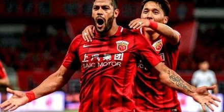 Επιλογές από τη Κίνα με Σανχάη SIPG, Τιανγίν Κουανιάν και Τσονγκίνγκ Λιφάν