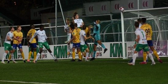 OBOS-Ligaen: Ευάλωτες αμυντικά Χαμ Καμ και Σάντνες