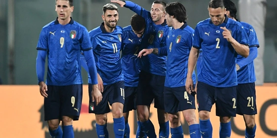 Η Ιταλία μαθαίνει να παίζει ως επιθετική γηπεδούχος